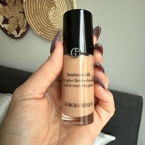 Giorgio Armani Luminous Silk Foundation - shade 5.25